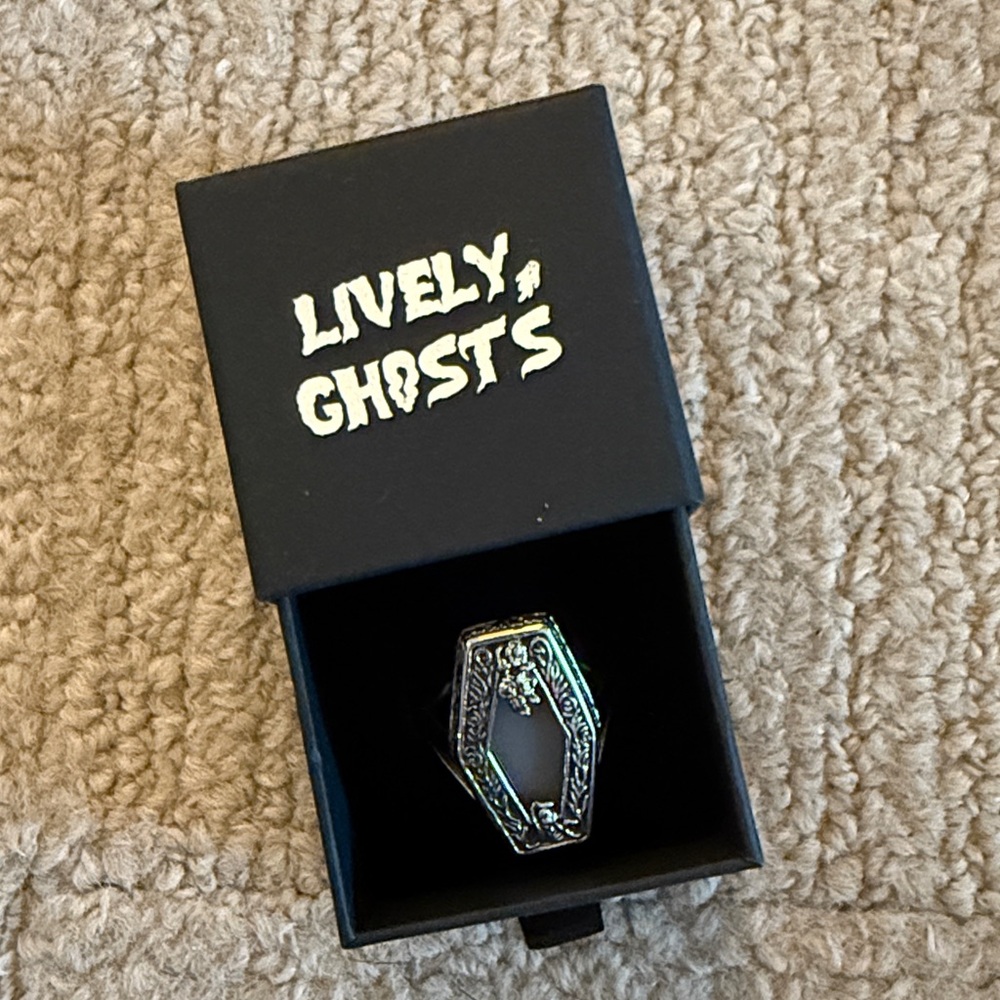 Lively Ghosts ⚰️ Mourning Widow Silver Ring